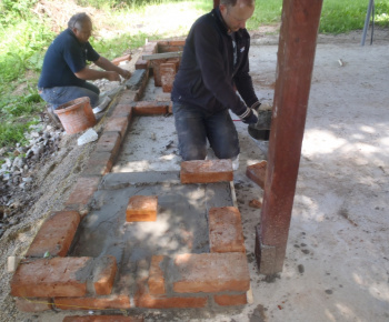 Výstavba krbu v parku pri rieke Orava máj-jún 2016
