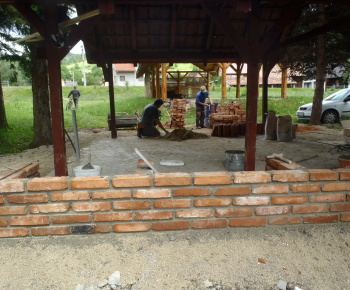 Výstavba krbu v parku pri rieke Orava máj-jún 2016