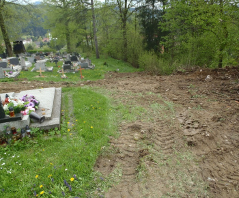 Práce na úprave miestneho cintorína - apríl 2016