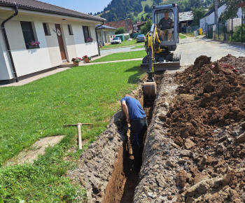 Aktuality / Nové elektrické vedenie v časti Roveň a pri Kríži - foto