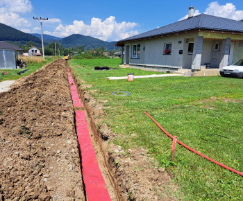 Aktuality / Nové elektrické vedenie v časti Roveň a pri Kríži - foto