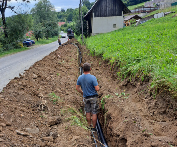 Aktuality / Nové elektrické vedenie v časti Roveň a pri Kríži - foto