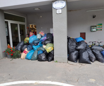 Aktuality / Zber a odovzdanie použitého textilu od občanov obce - foto