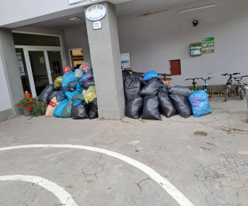 Aktuality / Zber a odovzdanie použitého textilu od občanov obce - foto