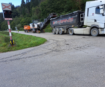 Aktuality / Začali práce na rekonštrukcii cesty III. triedy do našej obce - foto