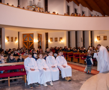 Aktuality / Detská svätá omša v Medzibrodí n/Or. 0po nej prišiel aj sv. Mikuláš - foto