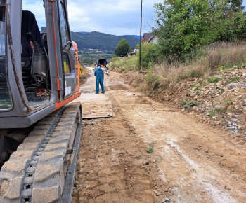 Aktuality / Práce na projekte: Medzibrodie nad Oravou - Lokalita Klin. Rozšírenie splaškovej kanalizácie boli v decembri 2024 ukončenéi - foto