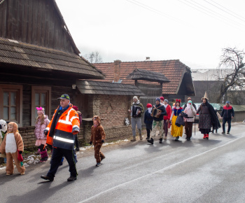 Aktuality / Fašiangy v Medzibrodí n/Or. - sprievod masiek obcou a pochovanie basy 1.3.2025 - foto