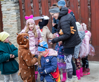 Aktuality / Fašiangy v Medzibrodí n/Or. - sprievod masiek obcou a pochovanie basy 1.3.2025 - foto